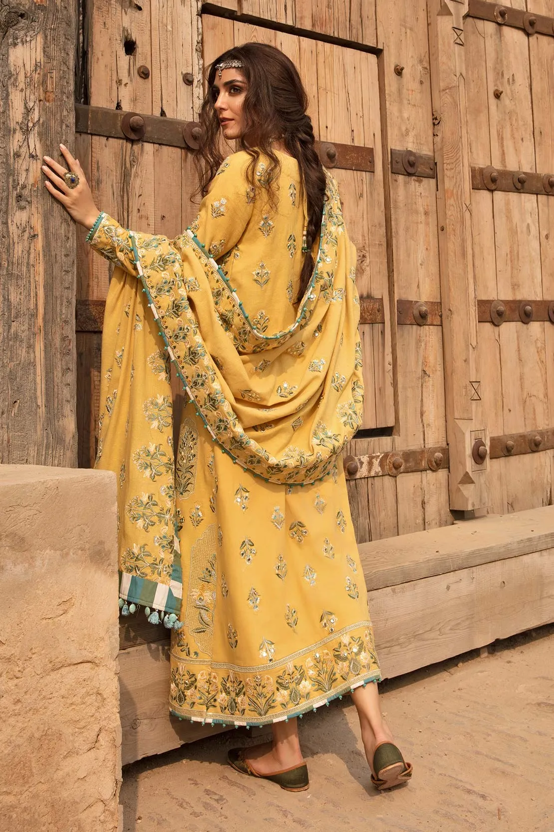 Crimson X Saira Shakira Winter Collection 2020 – Sheeshay Hazaron - Canary