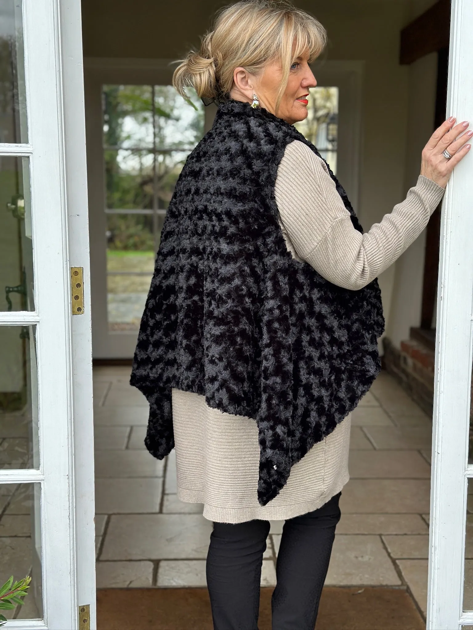 Faux Fur Rose Swirl Gilet | Black