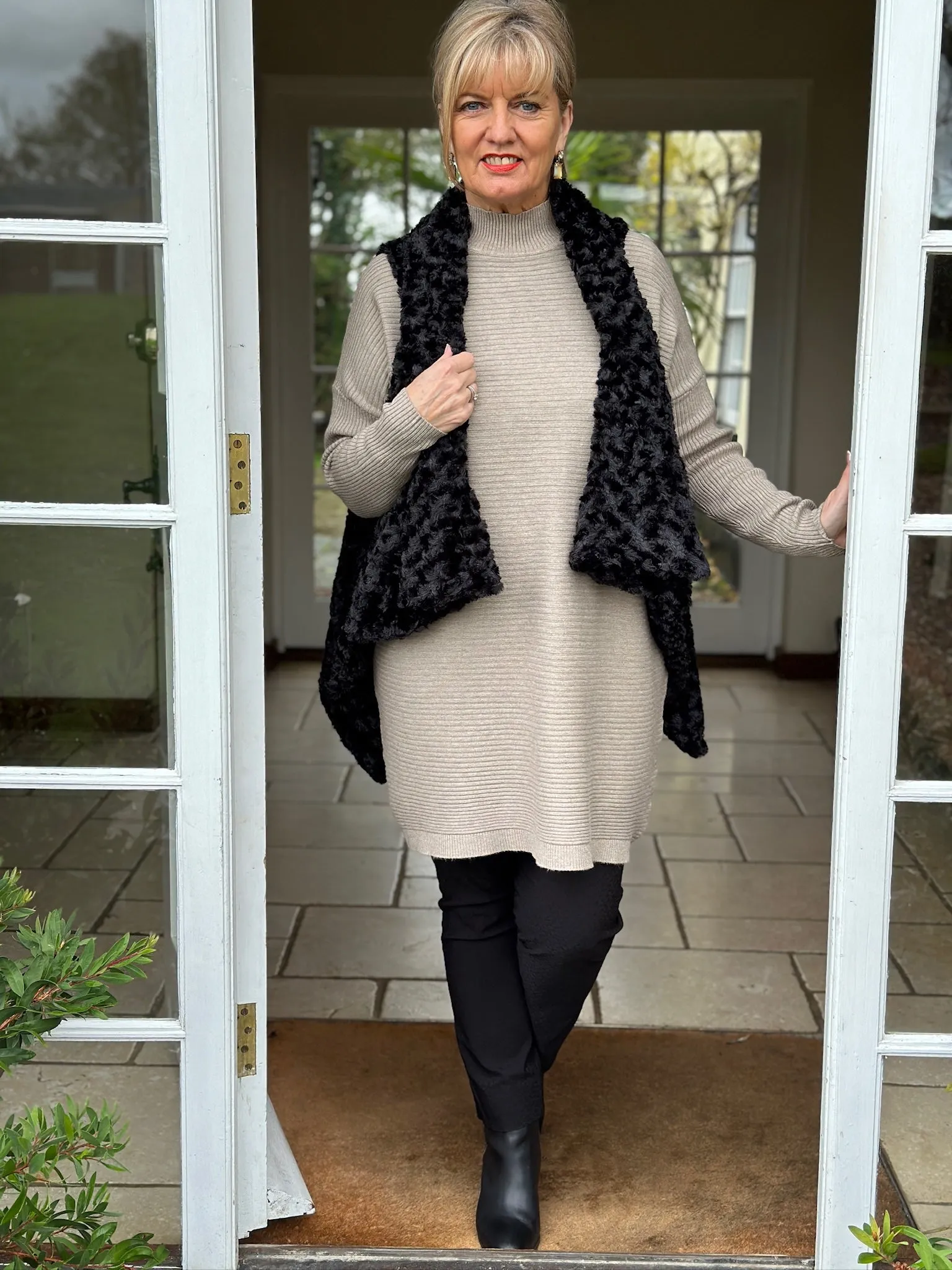 Faux Fur Rose Swirl Gilet | Black