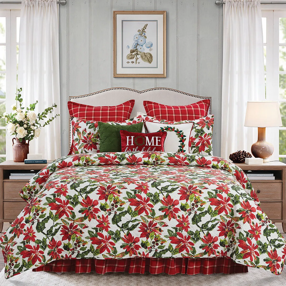Poinsettia Berries Quilt Set