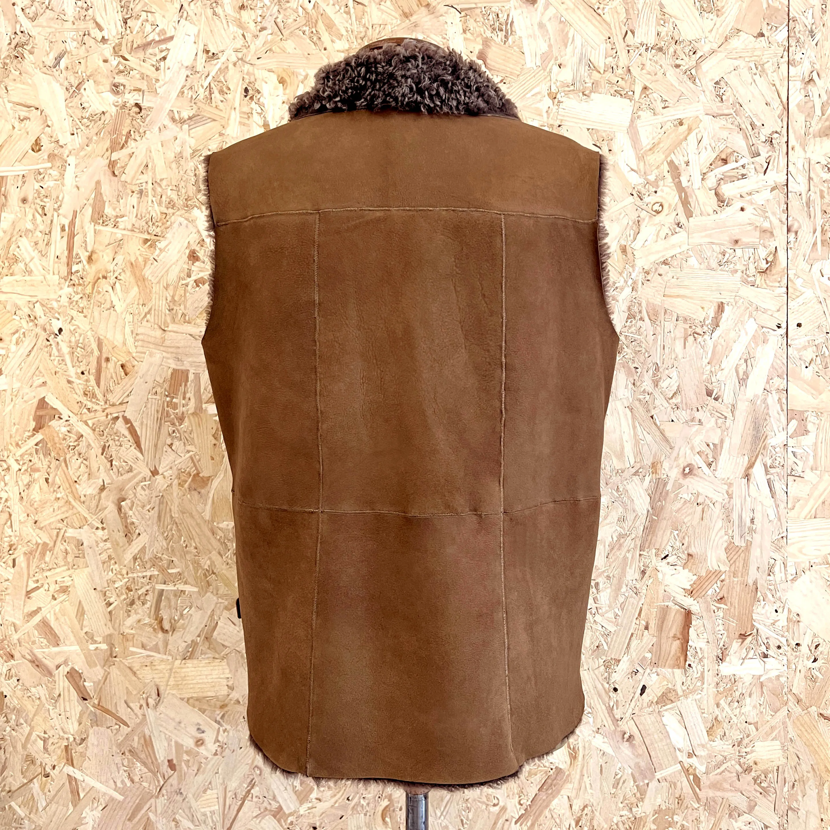 YELEK REVERSIBLE GILET / CURLY BROWN