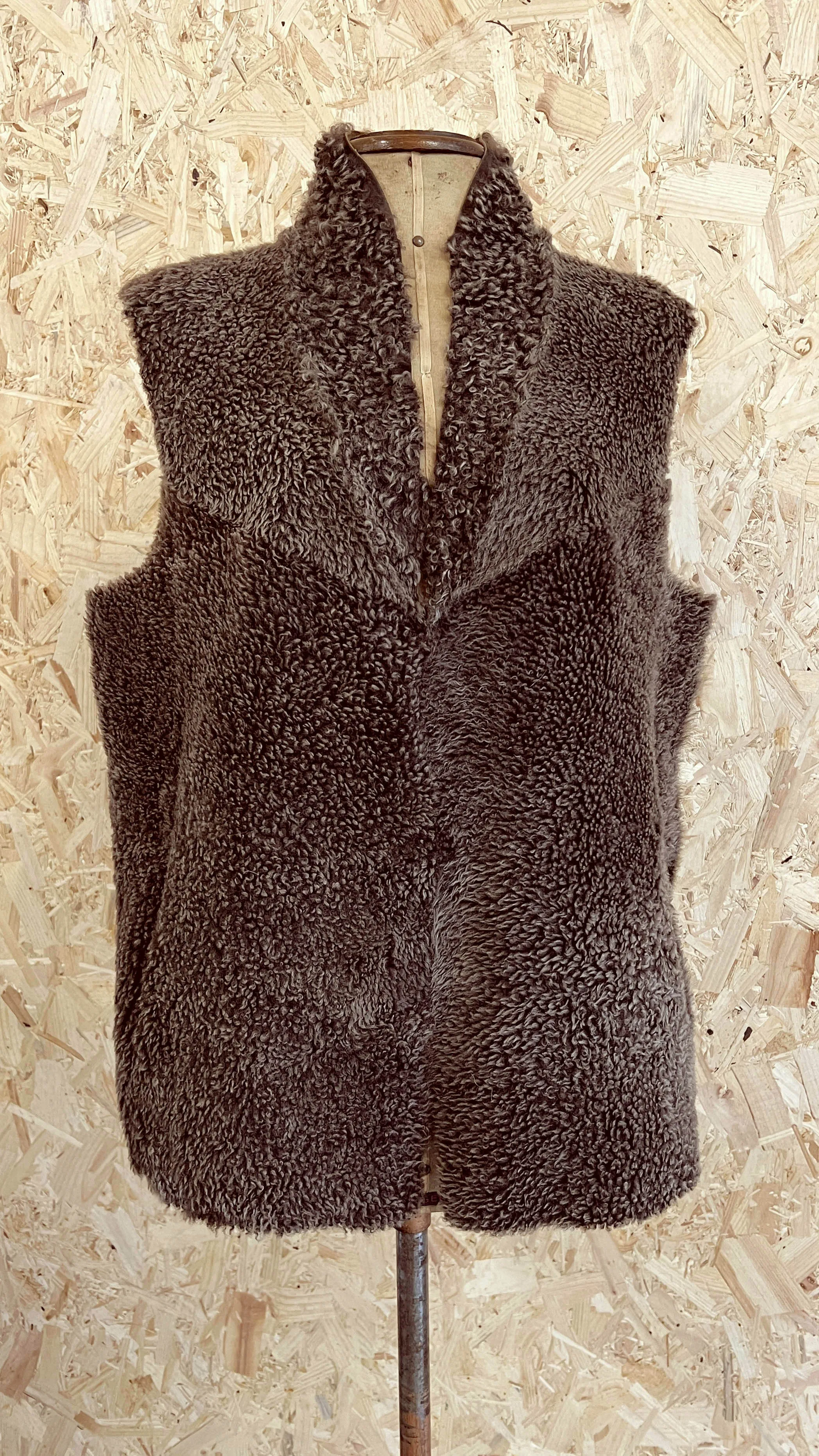 YELEK REVERSIBLE GILET / CURLY BROWN